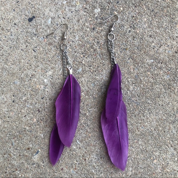 New Boho Purple Feather Earrings - Picture 5 of 5